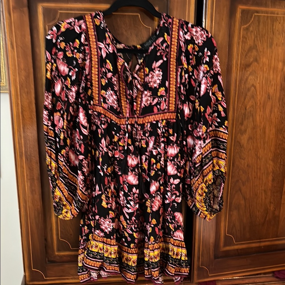 Fall colors size medium 3/4 poofy sleeves